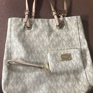 Michael Kors wristlet